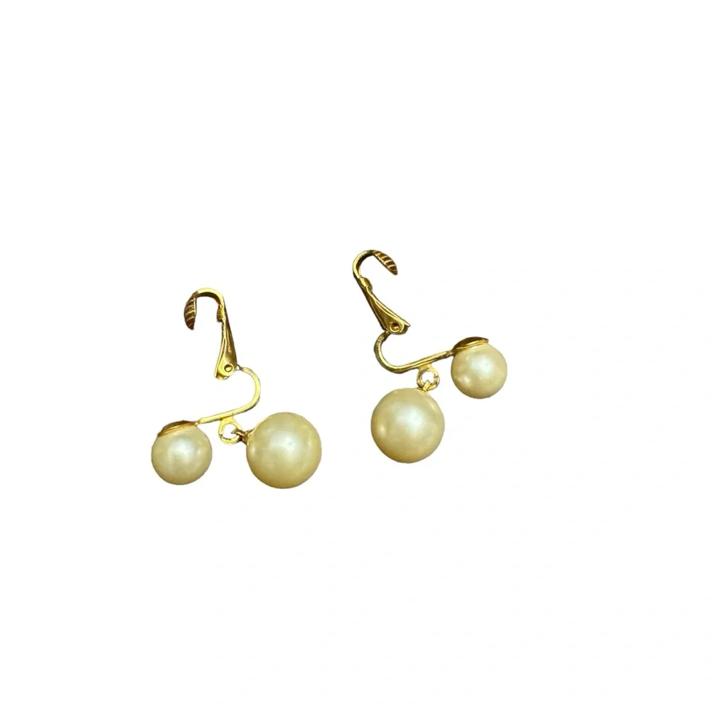 Vintage 1950s Faux Pearl Clip On Earrings